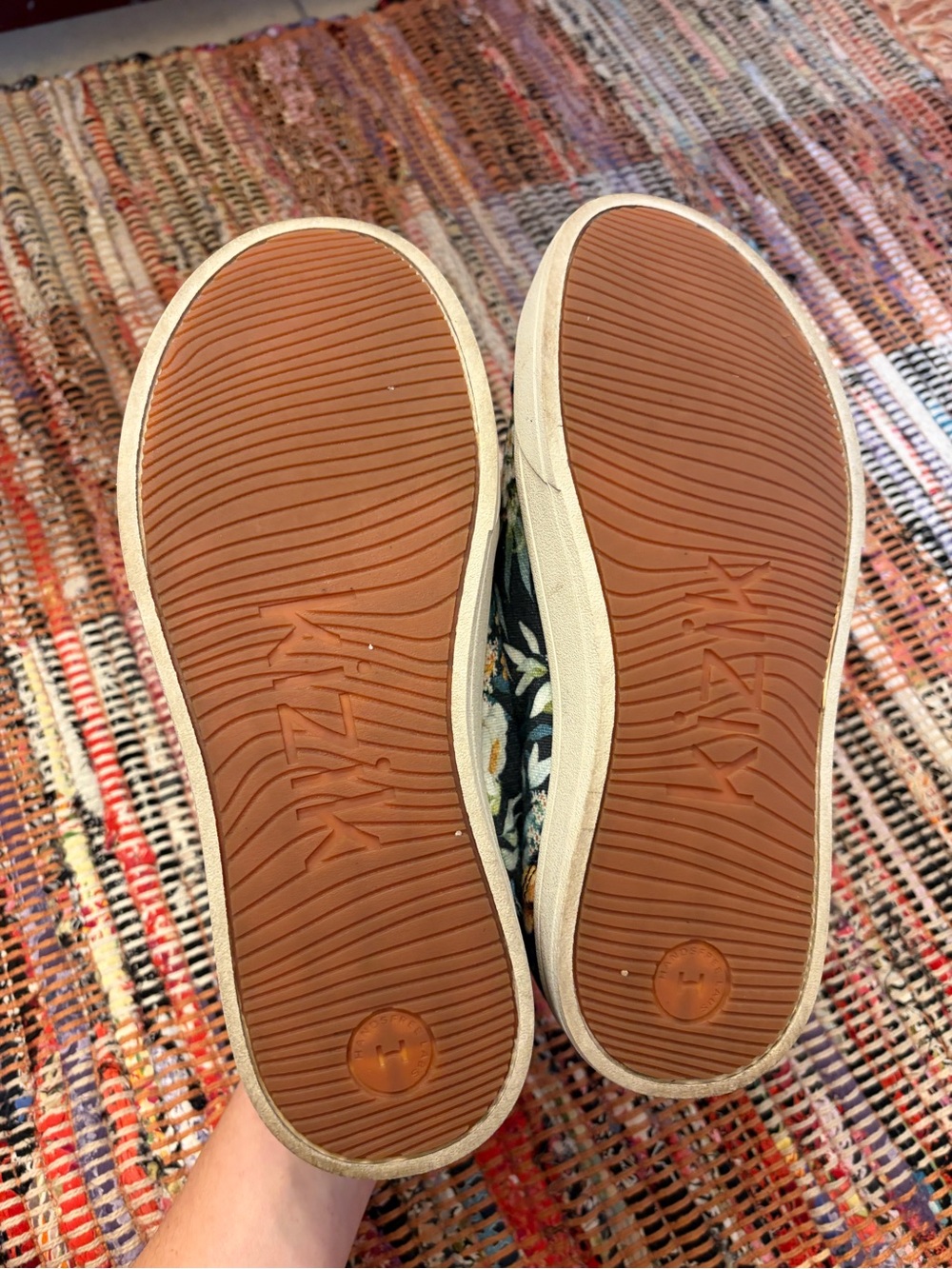 Kizik Irvine Floral Sneakers - Picture 6 of 7